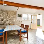 Lejlighed Two-bedroom Near Sea 1 *