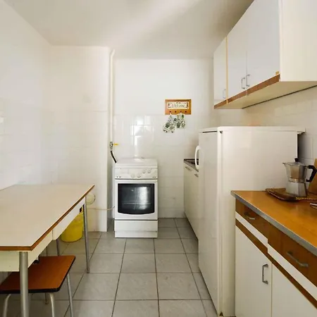 Apartment Two-bedroom Pula Near Sea 1 *