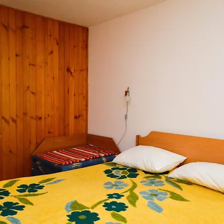 Two-bedroom Pula Near Sea 1 Apartment Veruda