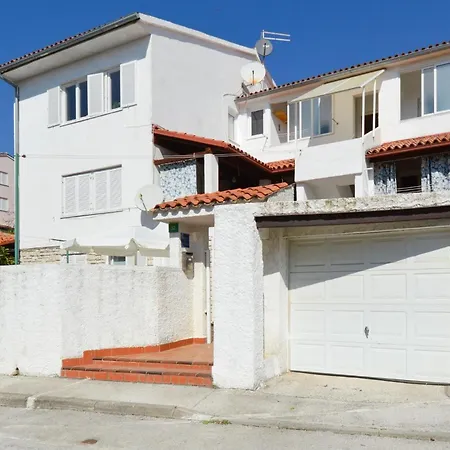 Two-bedroom Near Sea 1 アパート *